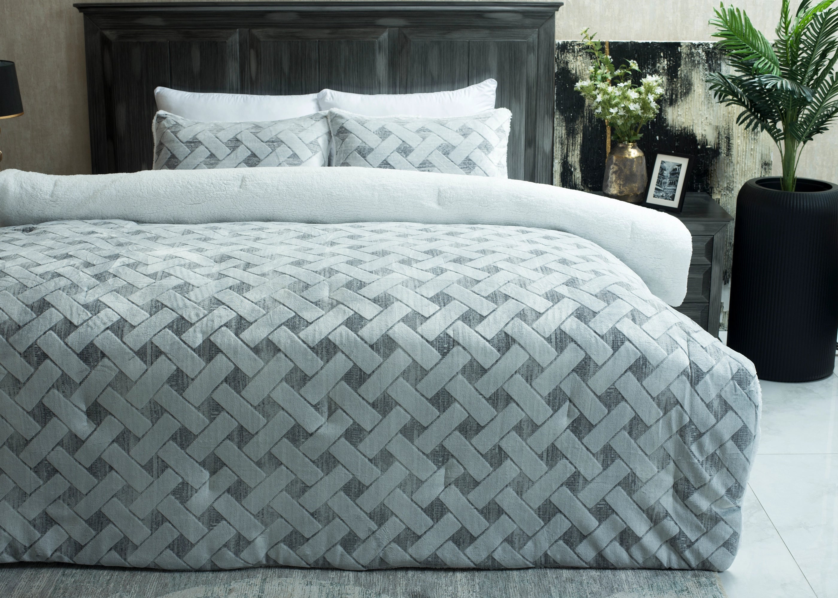 3 PCS CARVING FLANNEL COMFORTER-26 SET LIGHT TAN
