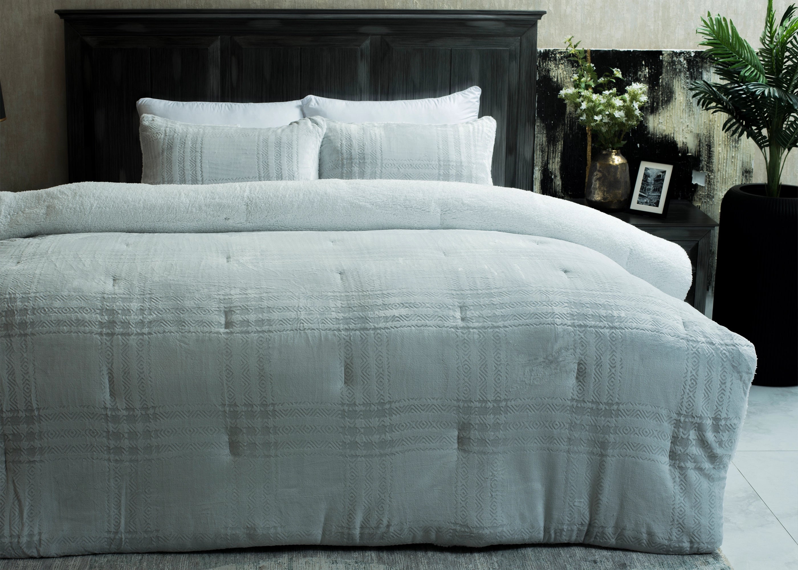 3 PCS CARVING FLANNEL COMFORTER-26 SET GREY